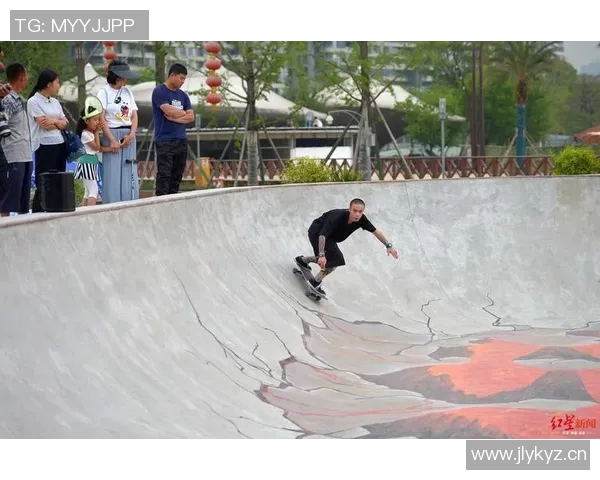 成都滑板精英赛点评极限运动队展现出色节奏与团队默契